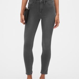 Banana Republic Super-Stretch Legging-Fit Jean, size 28/6 regular